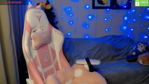 Snapshot of leah__gotty chatting on December 20, 2:27 pm Leah Gotty online show from December 20, 2:27 pm