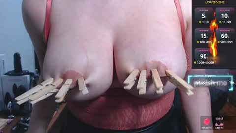 Snapshot of leah__smtith chatting on December 19, 2:12 am leah online show from December 19, 2:12 am