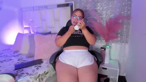 Leah  online show from May 19, 1:56 am