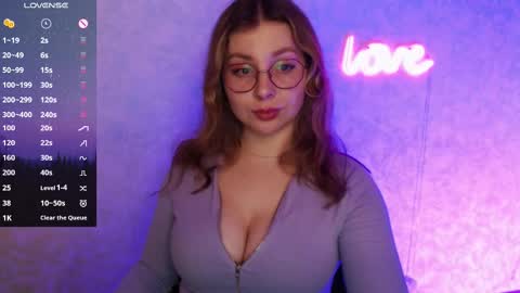 Snapshot of leahbarton chatting on March 7, 2:23 pm Leah Barton online show from March 7, 2:23 pm