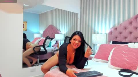 Snapshot of leahfontana chatting on January 29, 3:37 pm Leah Fontana online show from January 29, 3:37 pm