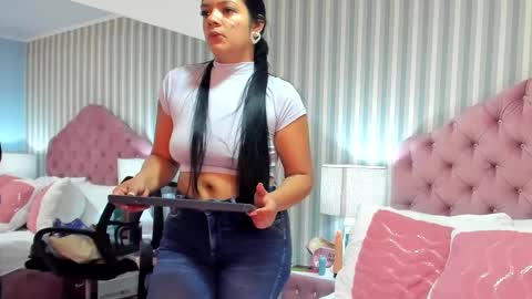 Snapshot of leahfontana chatting on January 31, 8:12 pm Leah Fontana online show from January 31, 8:12 pm