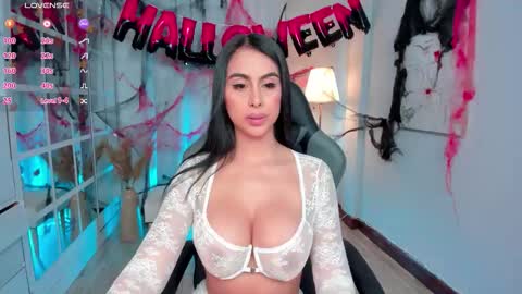 Snapshot of leahjones_ chatting on October 11, 2:04 pm Leah Jones online show from October 11, 2:04 pm