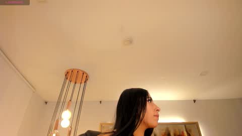 leahlombardi_ online show from November 1, 7:16 pm