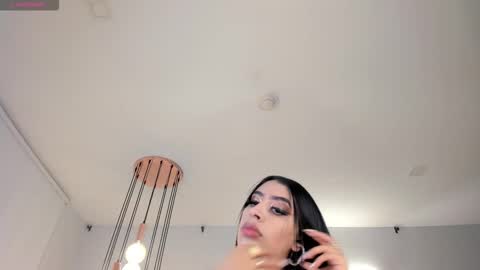 leahlombardi_ online show from January 11, 5:18 pm