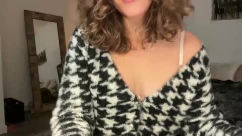 Snapshot of leahsparkles chatting on December 5, 3:41 pm Leah Sparkles online show from December 5, 3:41 pm