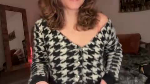 Snapshot of leahsparkles chatting on December 18, 2:50 am Leah Sparkles online show from December 18, 2:50 am