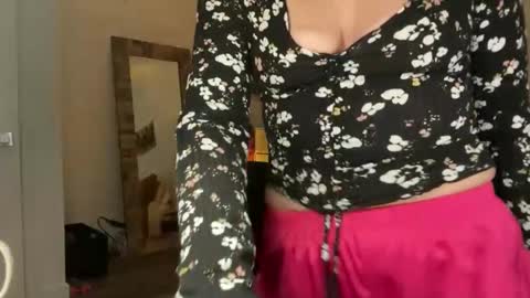 Snapshot of leahsparkles chatting on January 11, 7:13 am Leah Sparkles online show from January 11, 7:13 am