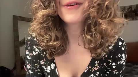 Snapshot of leahsparkles chatting on January 13, 12:21 pm Leah Sparkles online show from January 13, 12:21 pm