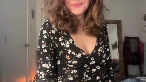 Snapshot of leahsparkles chatting on February 3, 2:11 pm Leah Sparkles online show from February 3, 2:11 pm