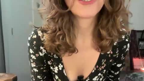 Snapshot of leahsparkles chatting on February 9, 2:32 pm Leah Sparkles online show from February 9, 2:32 pm