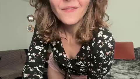 Leah Sparkles online show from April 11, 2:43 pm