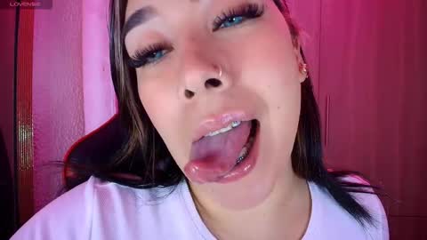 Snapshot of leahtemptation chatting on February 15, 5:37 am leah online show from February 15, 5:37 am