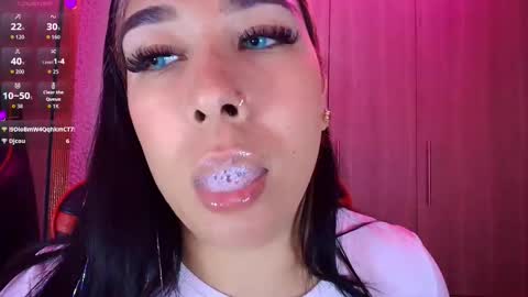 Snapshot of leahtemptation chatting on February 15, 7:51 am leah online show from February 15, 7:51 am