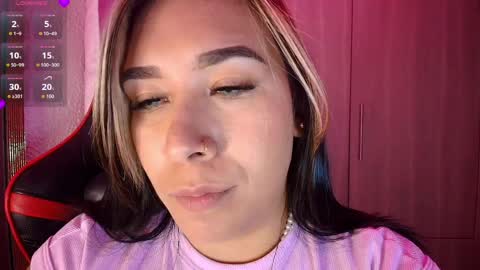 Snapshot of leahtemptation chatting on April 4, 9:56 pm leah online show from April 4, 9:56 pm