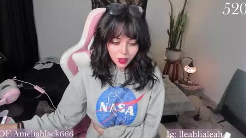  Amelia Black  OF AMELIABLACK666 I lost all my thumbs up help me to get 80 online show from January 12, 7:13 am