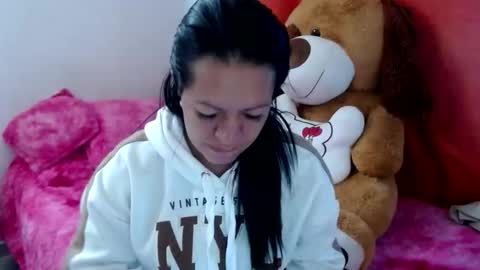 Leandra online show from February 4, 1:06 pm