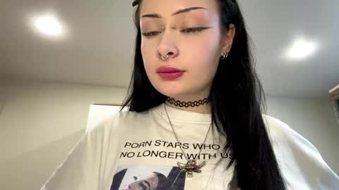 Kiki online show from March 31, 3:23 pm