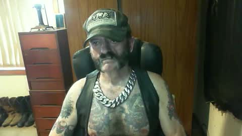 leathergreaser online show from January 13, 11:21 pm