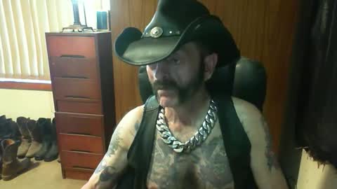 leathergreaser online show from April 10, 11:31 pm