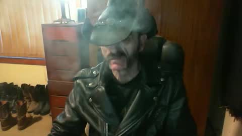 leathergreaser online show from April 13, 8:14 pm