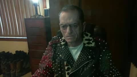 leathergreaser online show from June 19, 10:02 pm