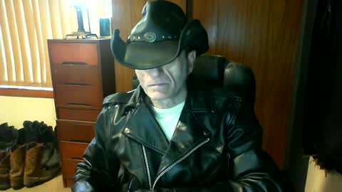 leathergreaser online show from June 26, 11:09 pm