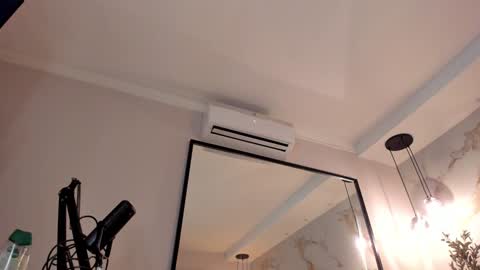 Snapshot of leathompson1 chatting on January 19, 5:48 am online show from January 19, 5:48 am