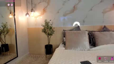 Snapshot of leathompson1 chatting on September 10, 11:16 pm online show from September 10, 11:16 pm