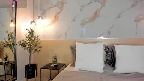 Snapshot of leathompson1 chatting on January 13, 10:59 pm online show from January 13, 10:59 pm