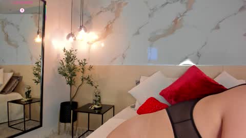 Snapshot of leathompson1 chatting on February 2, 11:14 pm online show from February 2, 11:14 pm