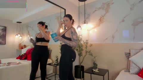 Snapshot of leathompson1 chatting on February 5, 10:47 pm online show from February 5, 10:47 pm