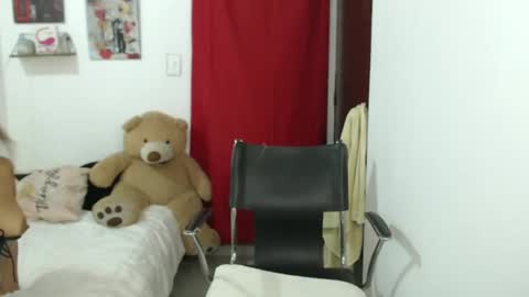 Snapshot of leche2023 chatting on October 21, 5:57 pm My love online show from October 21, 5:57 pm