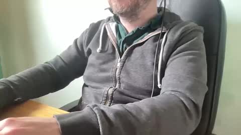 Snapshot of lee_8891 chatting on June 8, 11:32 am lee_8891 online show from June 8, 11:32 am