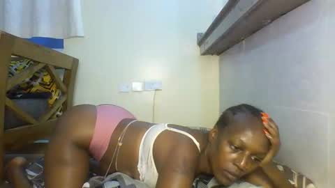 Snapshot of lee_cammie chatting on October 17, 1:46 pm Lee cammie online show from October 17, 1:46 pm