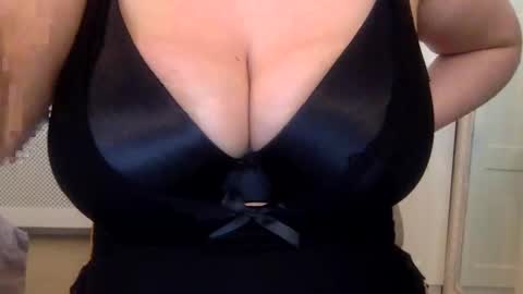 Snapshot of leelamae chatting on January 22, 3:07 pm Leela Mae online show from January 22, 3:07 pm