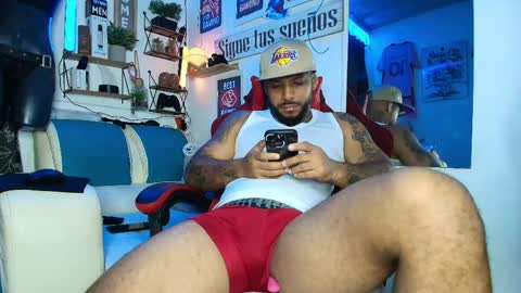leenar_key online show from May 9, 1:49 pm