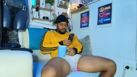 leenar_key online show from May 15, 9:27 am
