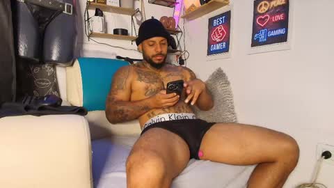 leenar_key online show from May 16, 11:42 am