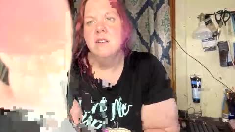 Snapshot of leenieb88 chatting on December 25, 1:20 am Leenie online show from December 25, 1:20 am