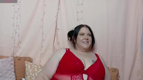 Snapshot of leenieb88 chatting on February 16, 11:05 pm Leenie online show from February 16, 11:05 pm