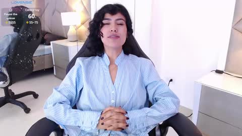 Snapshot of leethompson_ chatting on February 4, 3:04 pm Leet online show from February 4, 3:04 pm