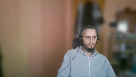 Snapshot of lefrenchiies chatting on April 7, 8:37 am lefrenchiies online show from April 7, 8:37 am