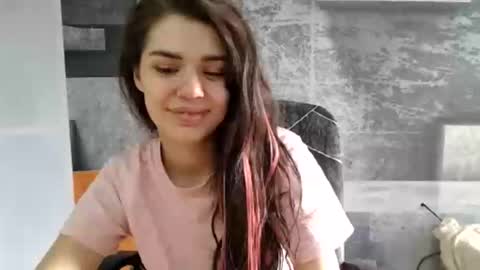 Liya online show from May 22, 1:39 pm