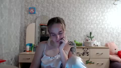 Snapshot of leggywily25 chatting on December 4, 1:42 pm leggywily25 online show from December 4, 1:42 pm
