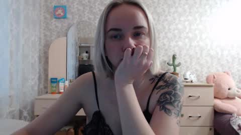 Snapshot of leggywily25 chatting on December 12, 10:24 am leggywily25 online show from December 12, 10:24 am