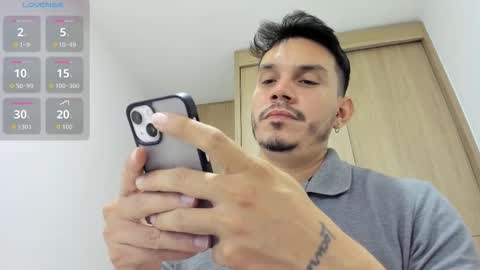 Snapshot of legolas_15 chatting on October 23, 10:14 am Alejandro online show from October 23, 10:14 am