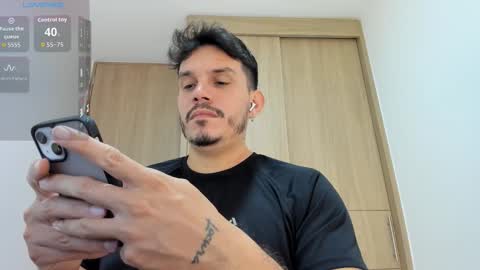 Snapshot of legolas_15 chatting on October 29, 4:04 am Alejandro online show from October 29, 4:04 am