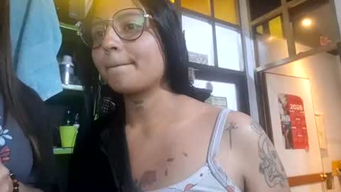 legscaramelxx online show from July 9, 12:37 am