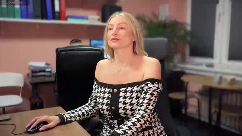 Snapshot of legslong chatting on January 12, 5:23 am LegsLONG online show from January 12, 5:23 am